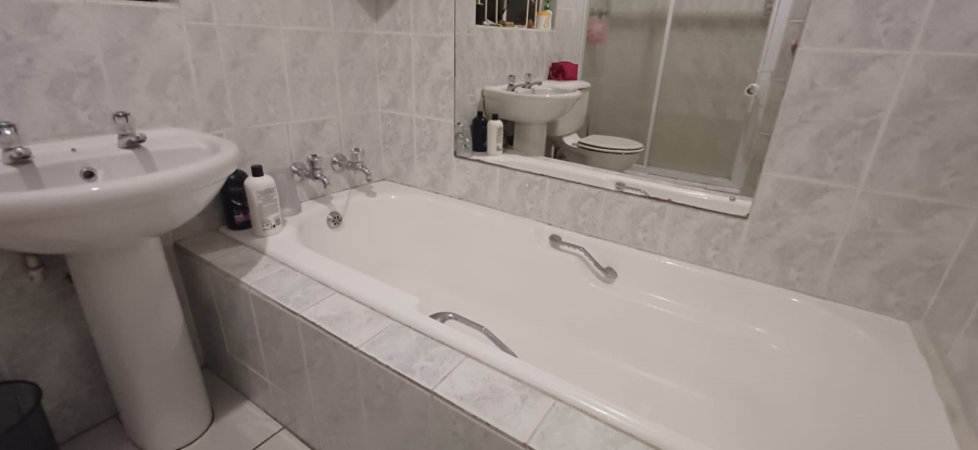 5 Bedroom Property for Sale in Morelig Free State